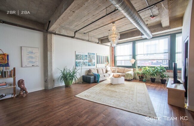Building Photo - Loft in the Old Garment District!