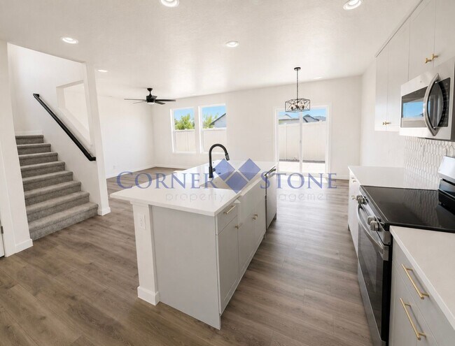 Building Photo - Brand New Home with Stunning Finishes!