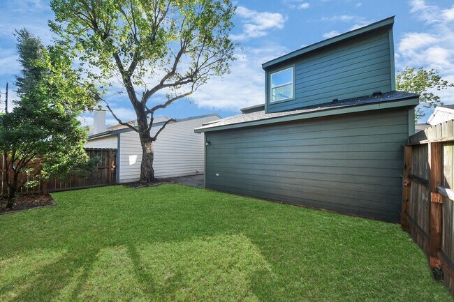 Building Photo - 10250 Bridgeland Ln