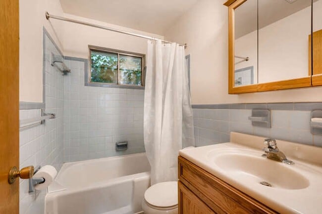Building Photo - All Brick Rancher in Highly desired Bel Ai...