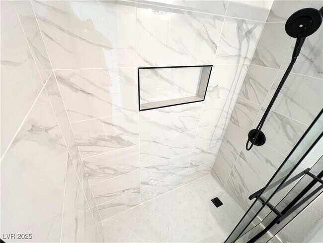 Building Photo - 5161 River Glen Dr