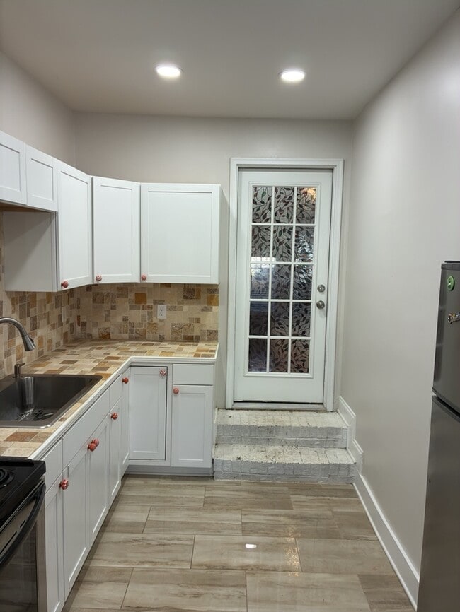 Building Photo - 2 Bedroom 2 Bathroom Apartment