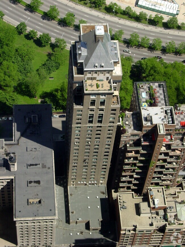 Building Photo - Drake Tower