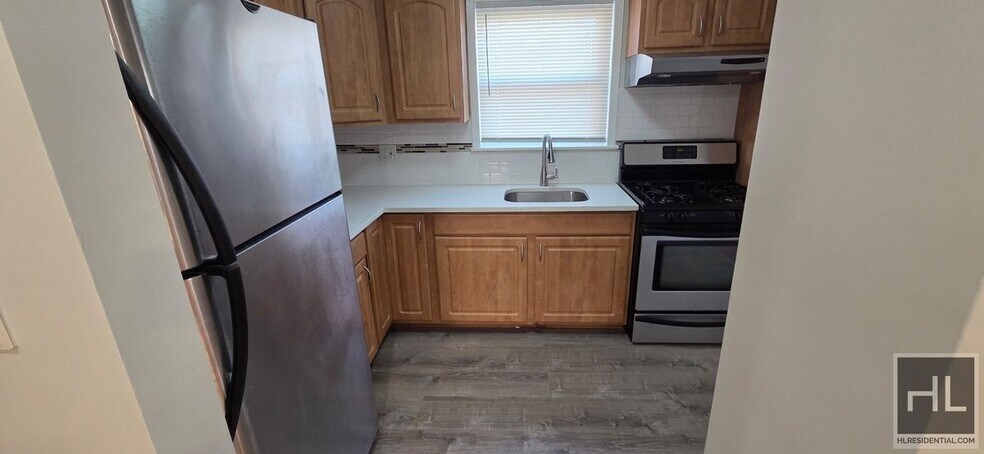 Building Photo - Two Bedroom Bayside Apartment