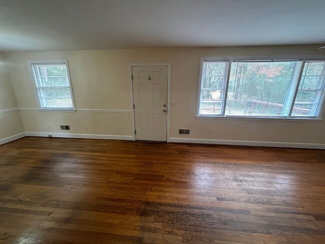 Building Photo - 4534 Oakwood Dr