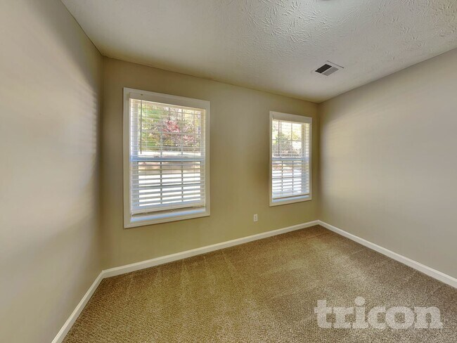 Building Photo - 210 Shenandoah Dr