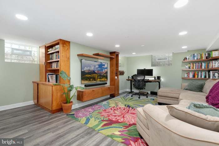 Building Photo - 8601 Mayfair Pl