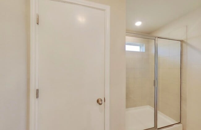 Building Photo - Saddle Creek