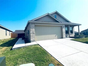 Building Photo - 400 Red Rock Trl