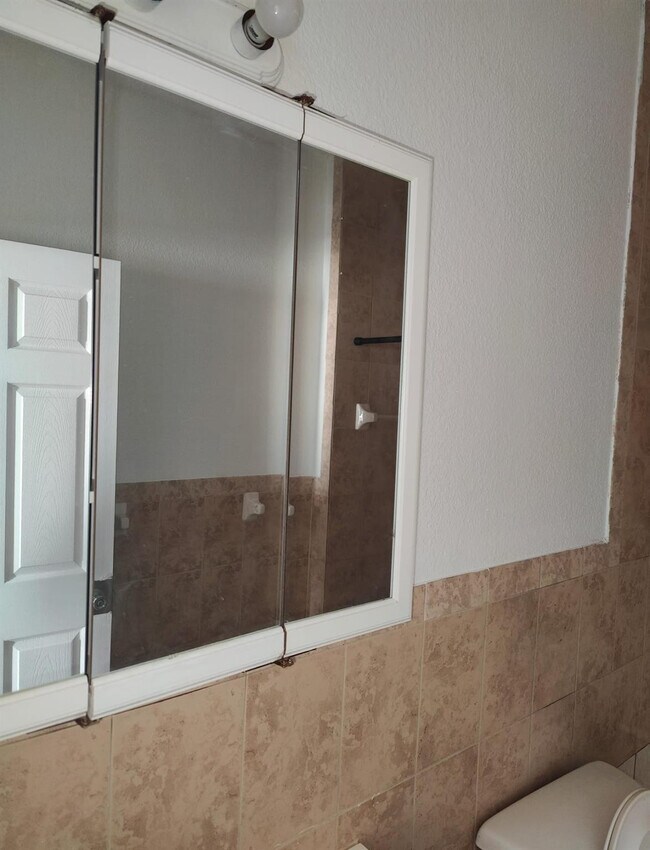 Building Photo - 629 SW 2nd St