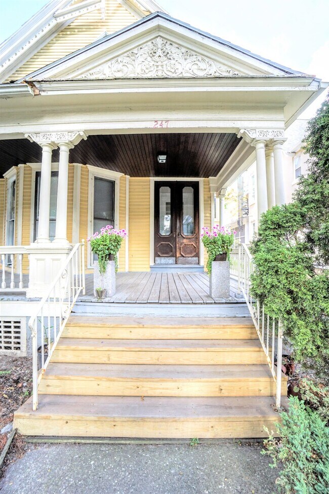 Building Photo - 247 Meigs St