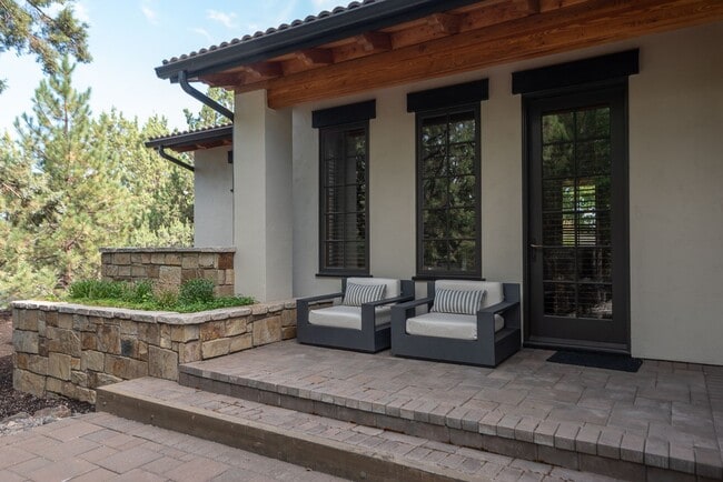 Building Photo - Stunning Furnished Estate in Pronghorn