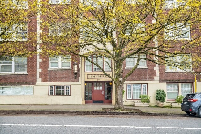 Building Photo - Cozy, updated 4th-floor studio in Nob Hill. Convenient location near all the hot spots