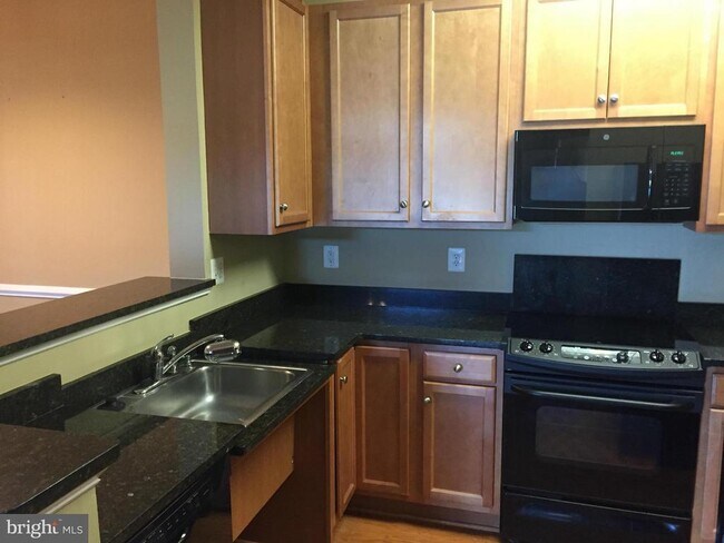 Building Photo - 6161 Willow Pl