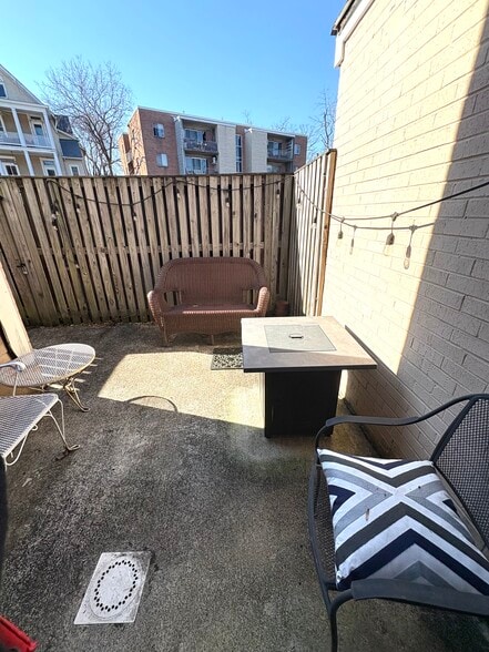 Building Photo - 1663 Newton St NW