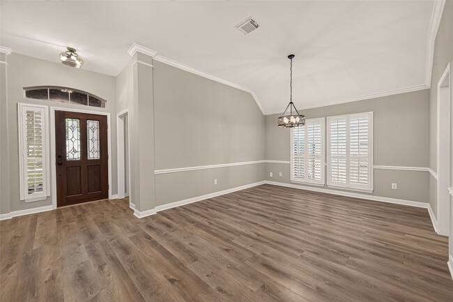 Building Photo - 1527 Lake Pauline Ct
