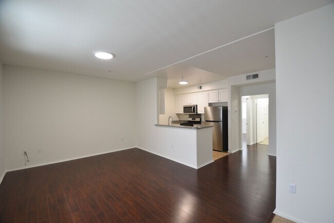 Interior Photo - 5500