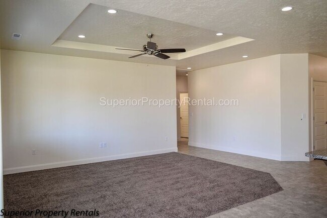 Building Photo - 4 bed, 2.5 bath home, 2 car garage with a large yard/ Pet friendly