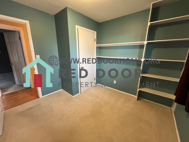 Building Photo - 4 bed / 2 bath Home with Tesla charging station