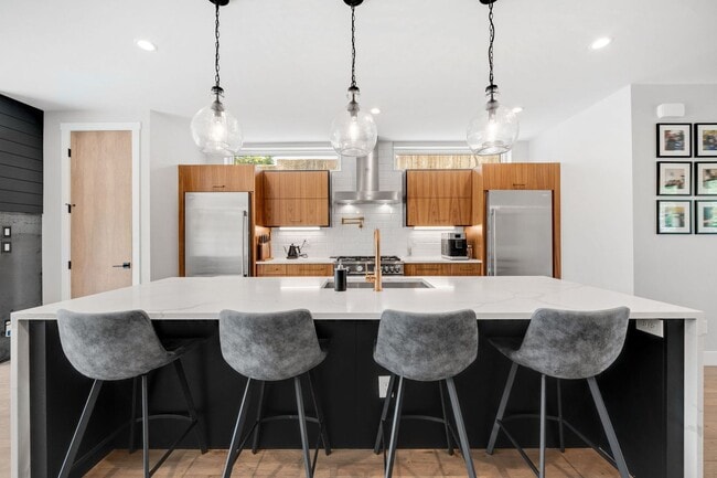 Building Photo - Luxury 4BD, 5BA Duplex in LoHi with Covered Rooftop Deck
