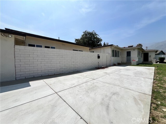 Building Photo - 917 Wigwam Ave
