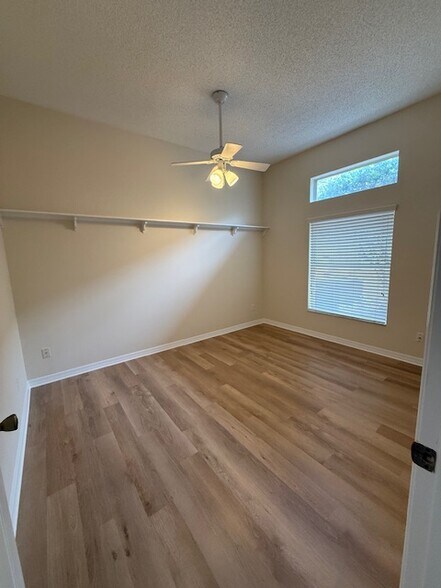 Building Photo - 256 Kingston Dr