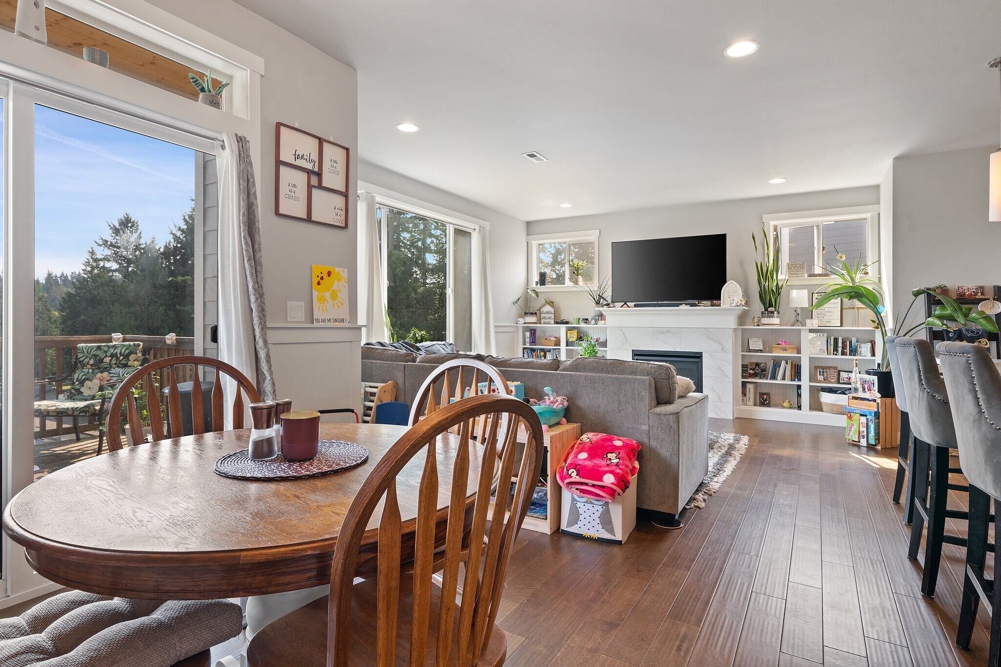 Dinning Room (view #3) - 1182 NE Sockeye Ct