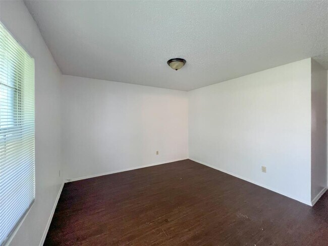 Building Photo - 1749 Cricket Hollow Dr
