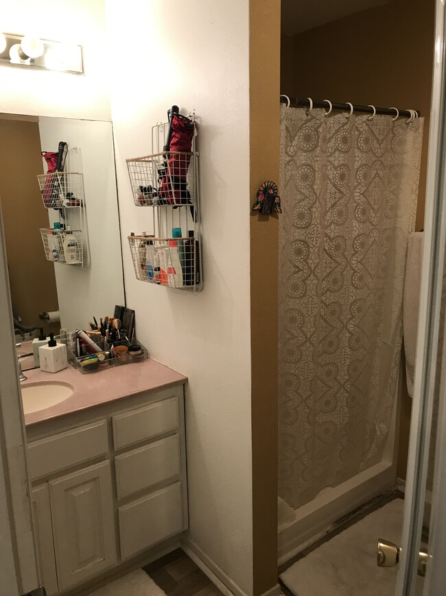 Bathroom with shower and toilet - 2346 Cloverfield Blvd