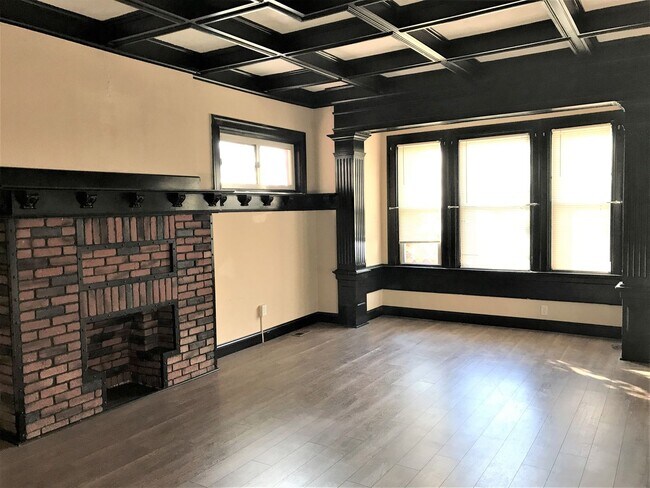 Building Photo - 322 Roup Ave