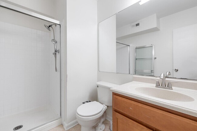 Building Photo - 6910 Victoria Dr