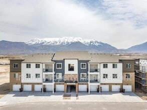 Building Photo - 359 W 785 N