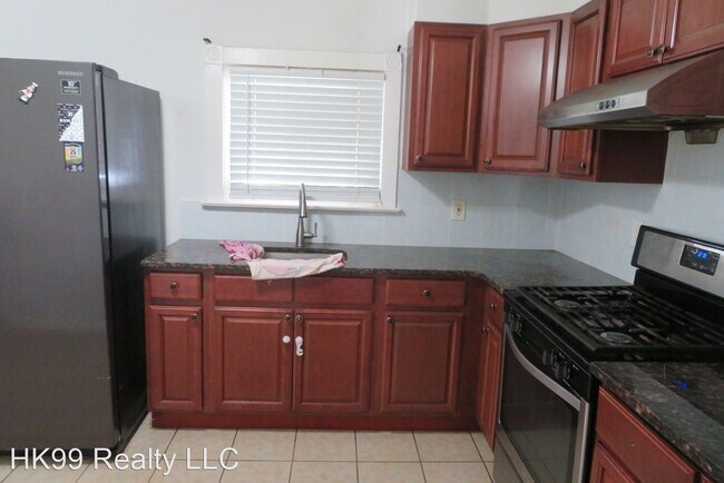 Building Photo - 3 br, 1.5 bath House - 7032 Walker St.