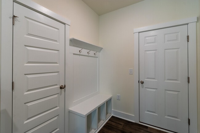 Building Photo - 493 Clark Creek Ln