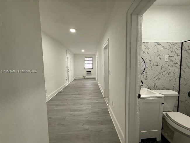 Building Photo - 1560 SW 5th St