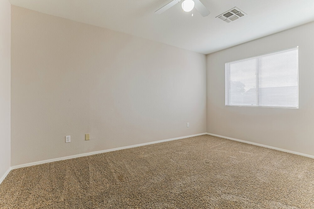 Building Photo - 514 W Redwood Dr