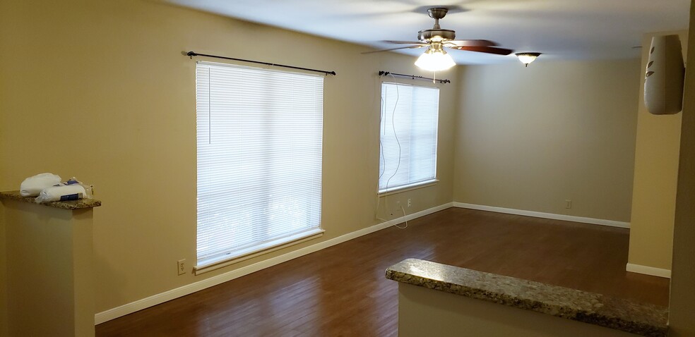 Living room opposite view. - 4103 Willow Green Drive