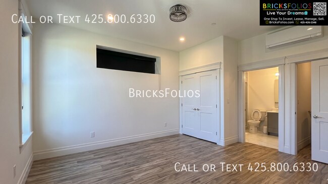 Building Photo - 8327 NE Juanita Dr