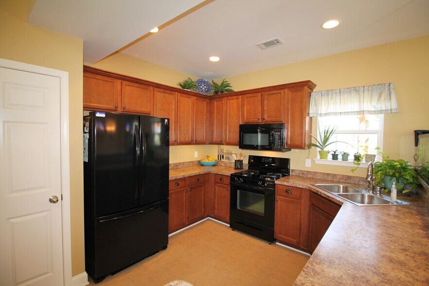 Building Photo - 4236 Longfellow Dr