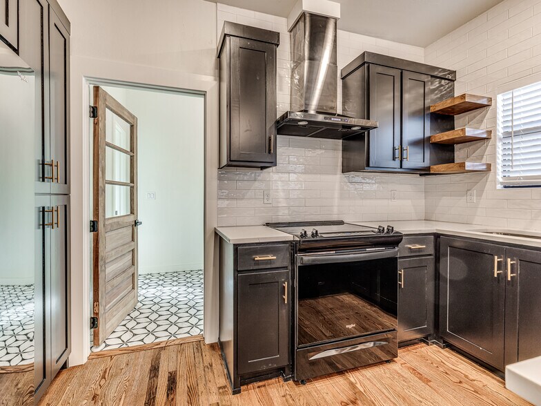 Building Photo - 3215 N Francis Ave