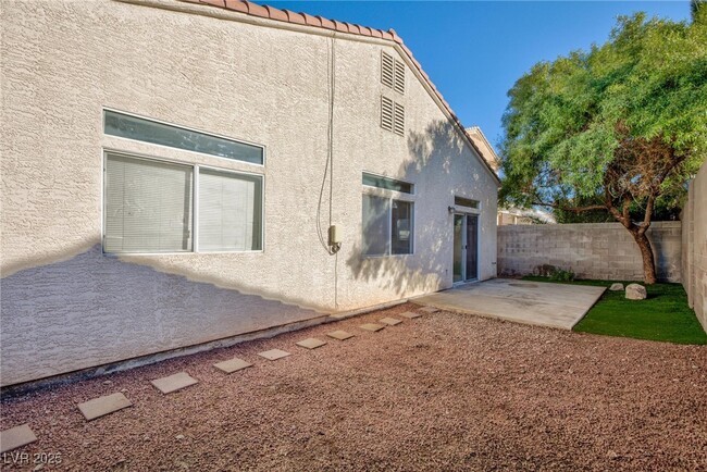 Building Photo - 109 La Suena Ct