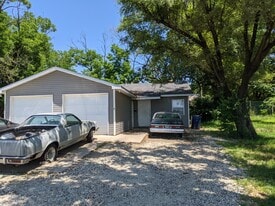 Building Photo - 1704 S Hiram St