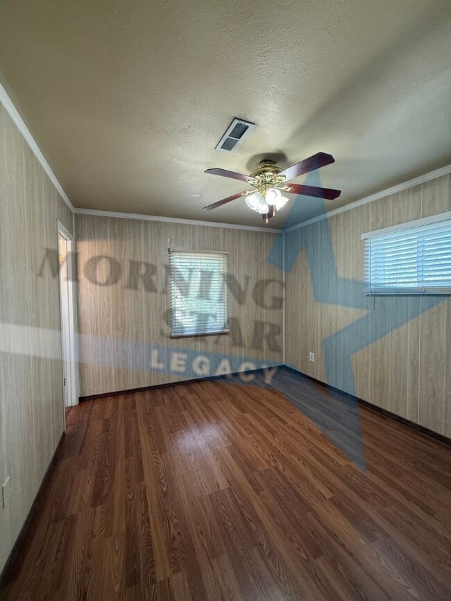 Building Photo - Cute 3-Bedroom with Large Backyard!