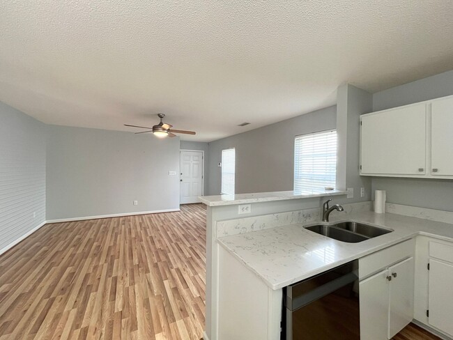 Building Photo - Classic 3BD, 2BA Apex Home in a Prime Loca...