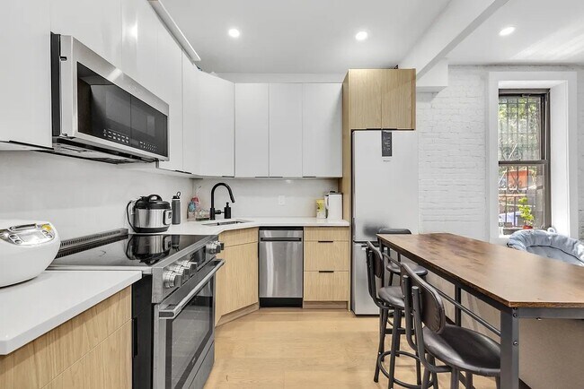 Building Photo - 107 First Avenue