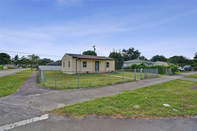 Building Photo - 1300 NW 87th St