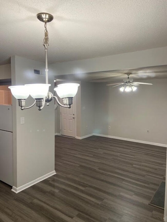 Building Photo - 3 Bedroom, 2.5 Bathroom Condo in the Walde...