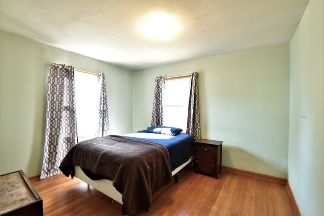 Building Photo - 6527 Troup Ave