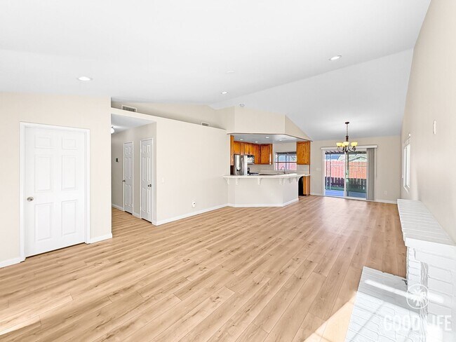 Building Photo - Bright Modern Home in Twin Oaks Golf Course