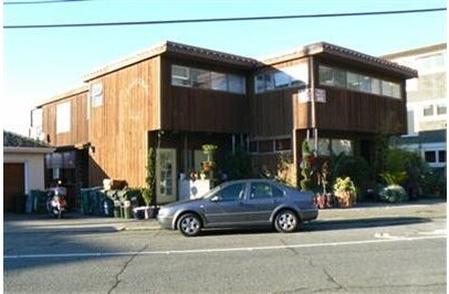 Building Photo - 4001 Beach Dr SW